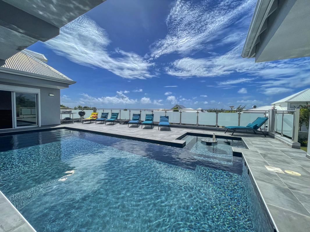 3.Location villa piscine vue mer St François Guadeloupe_Piscine